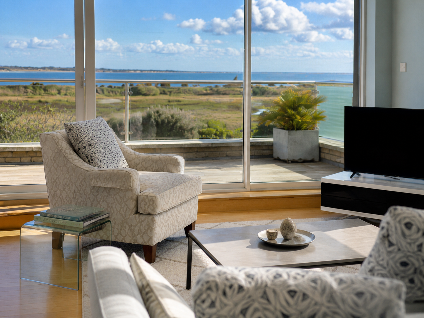 Coastal Living at Wittering Sands beach house, Hayling Island